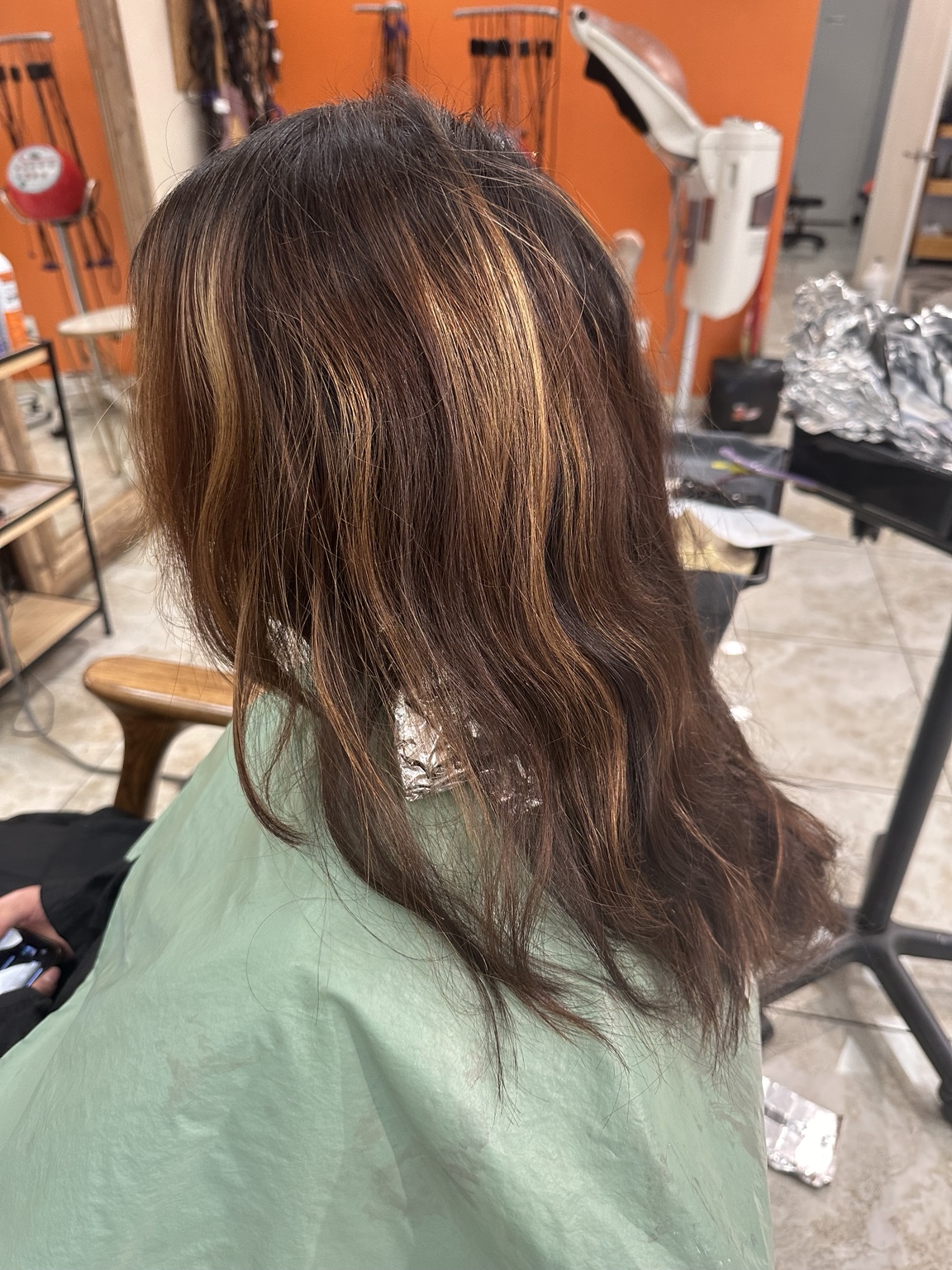 Dimensional brunette highlights at LEEKAJA HAIRBIS
